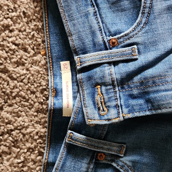 Levi's high rise shorts - Picture 2 of 3